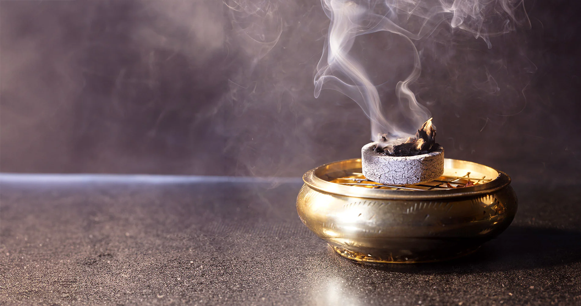 Brennender Weihrauch - Die traditionelle Kunst des Räucherns